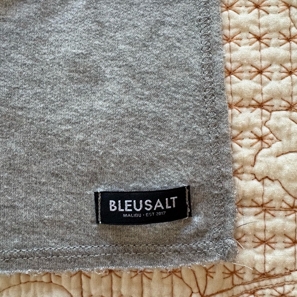 Bleusalt Large Signature Wrap in Heather Gray - Picture 4 of 4
